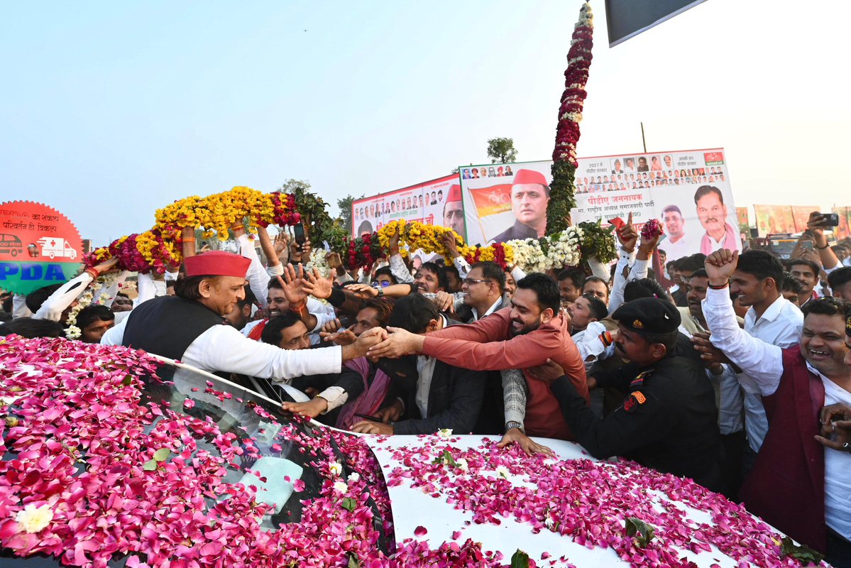 jayyadav_777's tweet image. RT @yadavakhilesh: PDA भवन झांसी