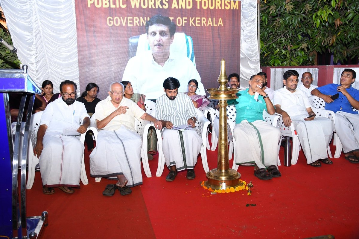 ചിറ്റൂർ മണ്ഡലത്തിലെ പ്രധാന ഗതാഗത കവാടങ്ങളിലൊന്നായ ചിറ്റൂർ-വണ്ടിത്താവളം റോഡിന്റെ പുനരുദ്ധാരണ പ്രവർത്തനങ്ങൾക്ക് ഇന്നലെ ഔദ്യോഗികമായി തുടക്കമായിരിക്കുകയാണ്. തത്തമംഗലം-നാട്ടുകൽ, തത്തമംഗലം-മീനാക്ഷിപുരം എന്നീ രണ്ട് പ്രധാന സംസ്ഥാന പാതകളെ തമ്മിൽ ബന്ധിപ്പിക്കുന്നതാണ് ഈ റോഡ്