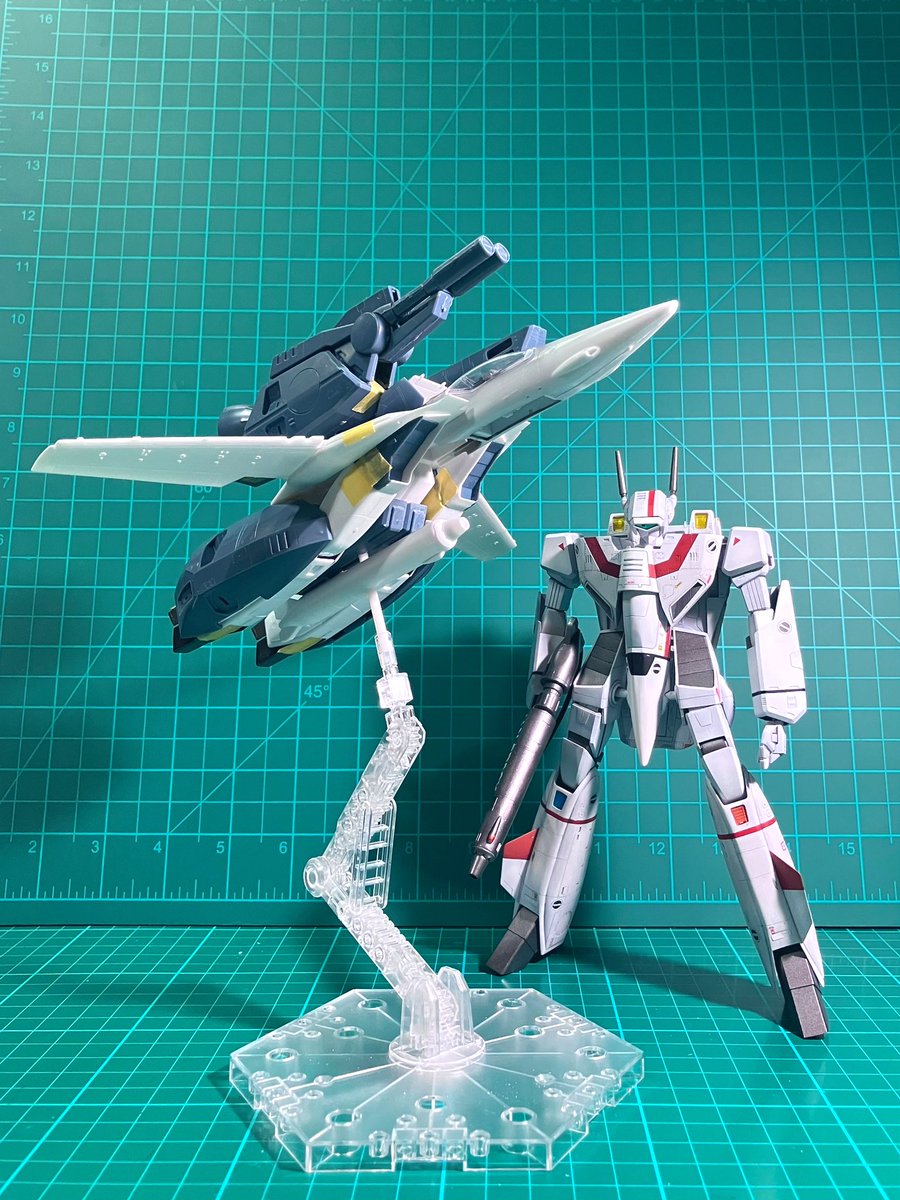 ハセガワ 1/72 VF-1S ストライク バルキリーの進捗です。 ⬅️スタンド