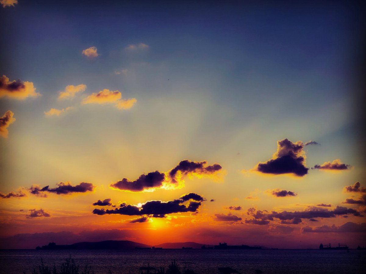 celikweycell's tweet photo. Vakti gelince….
#sunset #RISERCONCERTD2 #1Companhia #ramazan https://t.co/lLRvxmrXOy