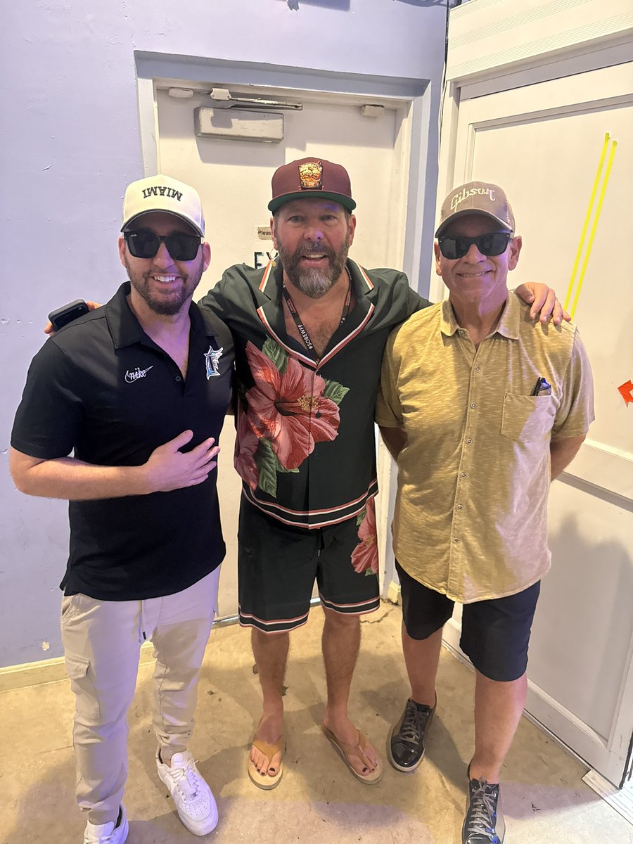 PaulCastronovo's tweet photo. You never know who you’re gonna run into at @SOBEWFF @bertkreischer @jarule @ananavarro #chewonthis https://t.co/tGSGGR1lHl