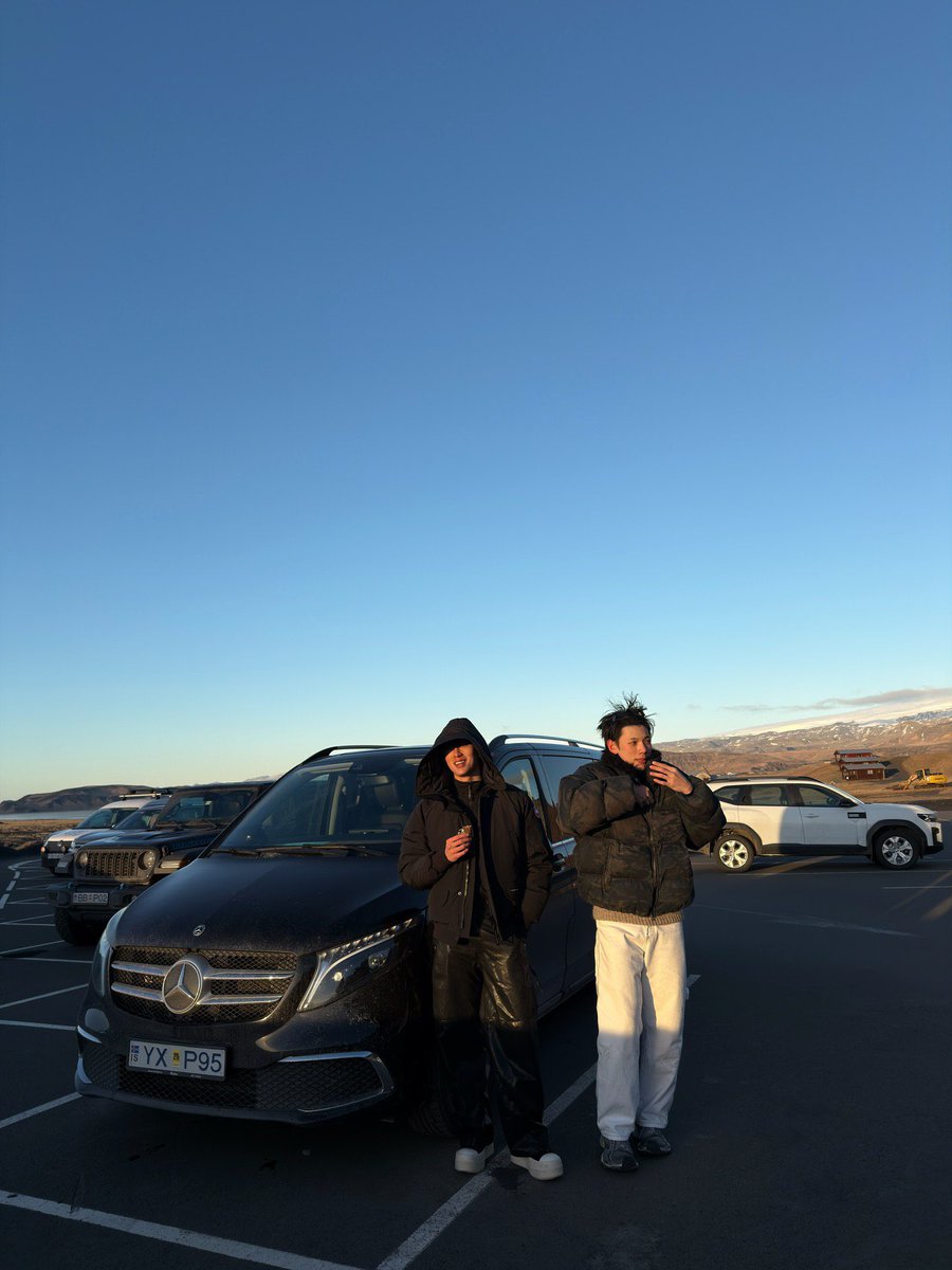 🦈 — POST INSTAGRAM

📸 @/est_rvp

Les meilleurs amis Est et Daou en Islande 🇮🇸 

#est_rvp