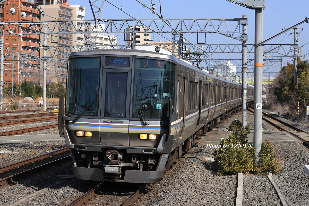 EC223_1000's tweet photo. 日付変わって昨日の2/21は午前中に設定されている大阪行きの新快速が2本とも223系1000番台でした。これは珍しいです。 https://t.co/NCSIcBCu8T