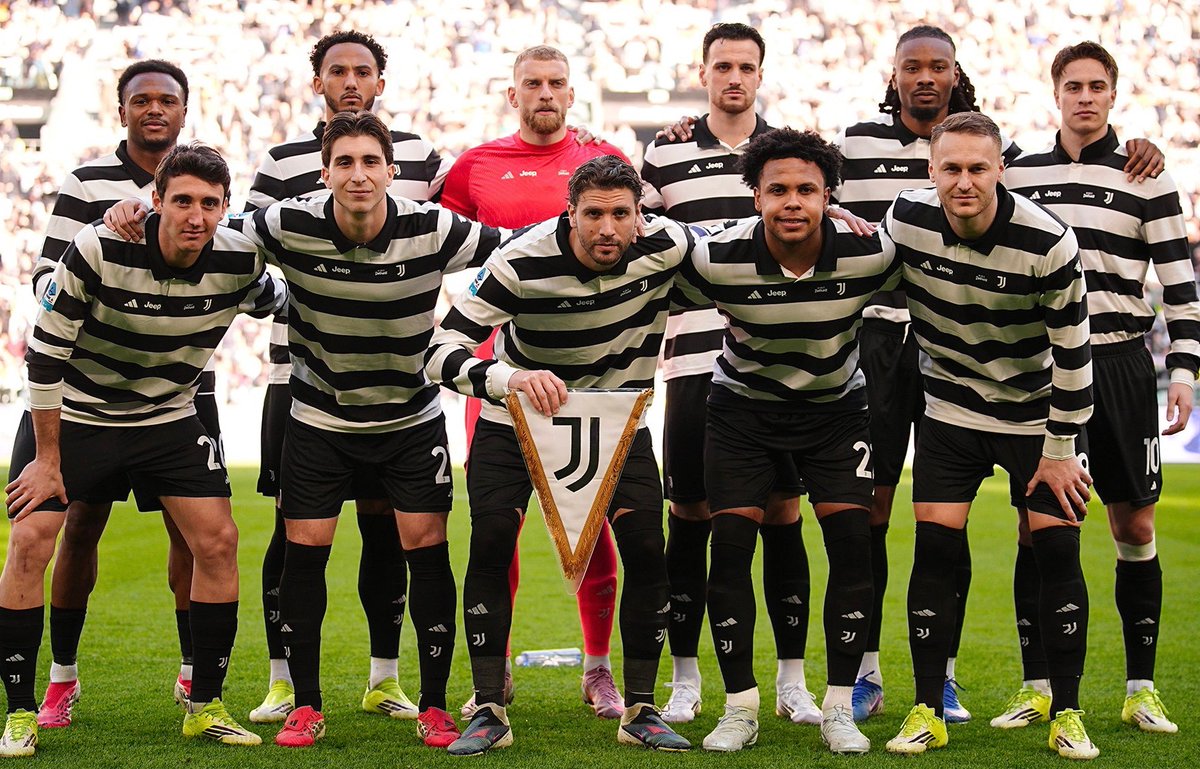 Here’s a look at Juventus’ latest fourth kit. 🤍🖤