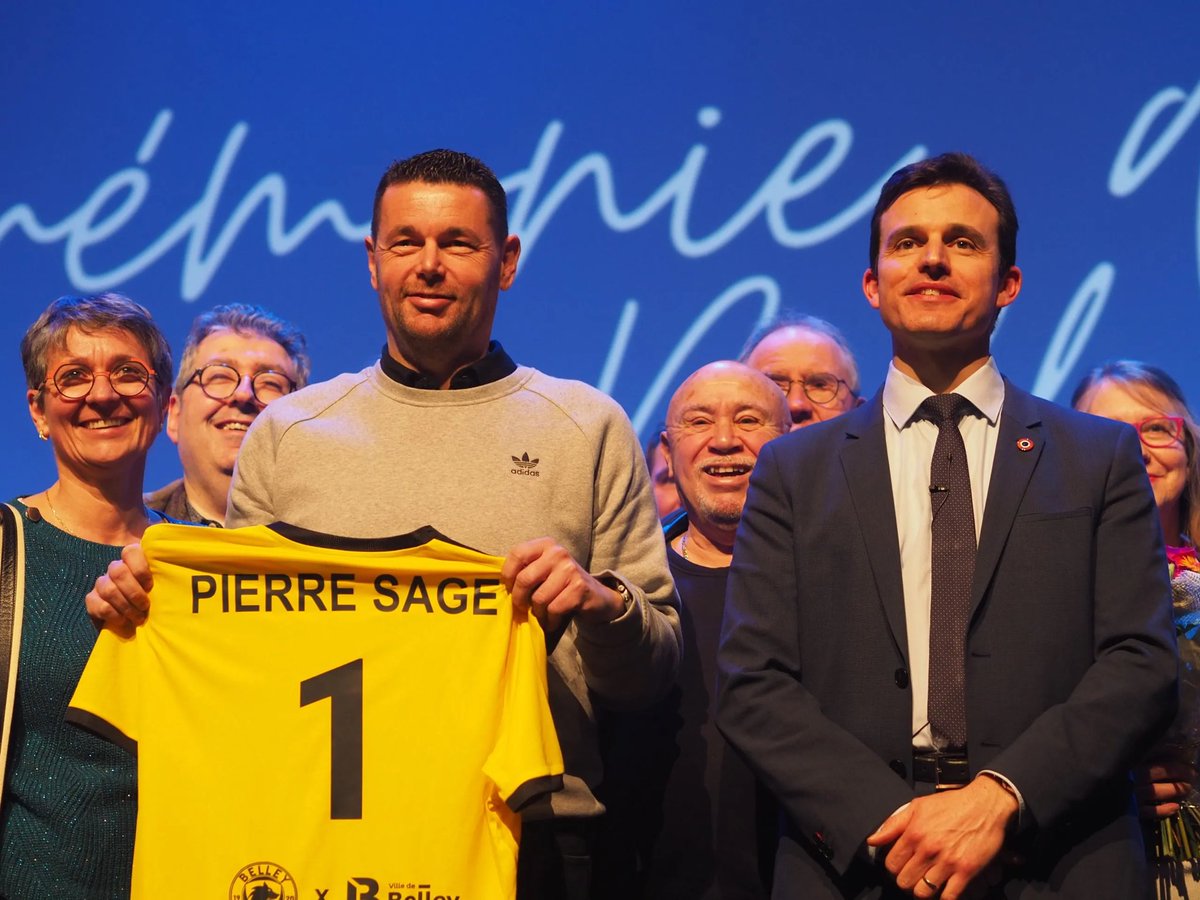 Pierre Sage 🇫🇷 quand on lui demande de se résumer : « 𝗝𝗘 𝗦𝗨𝗜𝗦 𝗨𝗡 𝗣𝗘𝗨 𝗟𝗘 𝗣𝗢𝗥𝗧𝗘-𝗗𝗥𝗔𝗣𝗘𝗔𝗨 𝗗𝗘 𝗧𝗢𝗨𝗦 𝗖𝗘𝗦 𝗠𝗘𝗖𝗦 𝗤𝗨𝗜 𝗚𝗔𝗟𝗘̀𝗥𝗘𝗡𝗧. 🫡

Ceux qui essaient d’avoir une plus belle vie que celle qu’on leur promet par rapport à où ils sont nés ou à