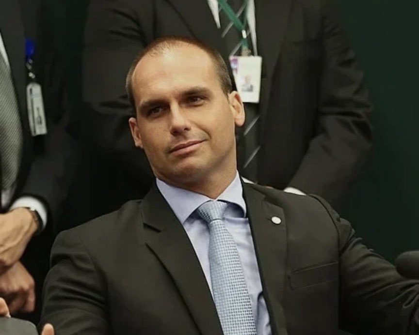 🚨URGENTE - Nikolas Ferreira responde a Eduardo Bolsonaro após se encontrar com Jair Bolsonaro na Papudinha

“Discordo que eu e a Michelle tenhamos amnésia. Diante das situações que estão acontecendo, nós temos o pai dele preso, com dificuldades de saúde, e a prioridade é nos