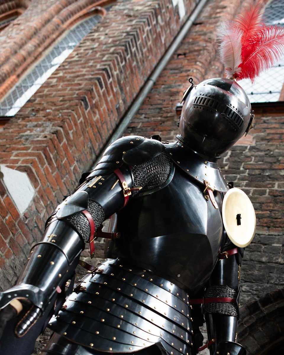 A german kastenbrust armor, XVth century