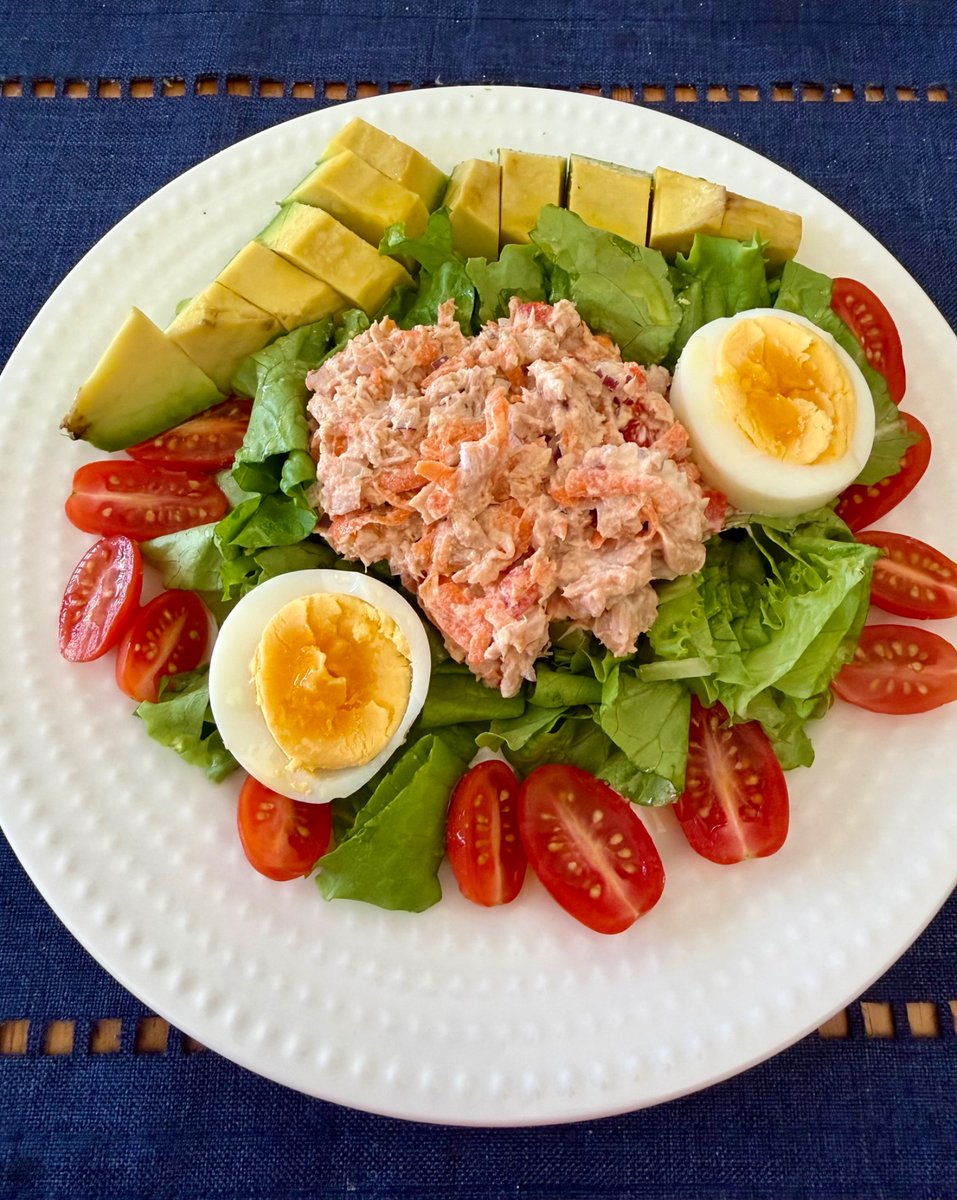 Saturday brunch 🐟 😋 🔱 My tuna salad 🥗 🥬 🍅 🥚 &amp; 🥑 🔆🏝️🌊🇵🇷🇺🇸🫶😘👍