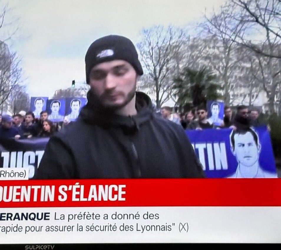 🚨🇫🇷 - Le leader néonazi Marc de Cacqueray-Valménier est présent à la manifestation « en hommage » à Quentin Deranque.

Il a été condamné avant-hier en appel pour avoir tabassé des militants de #SOSRacisme au meeting de Zemmour en 2022 ! 

(cc <a href="/ChrisCGarnier/">Christophe-C Garnier</a>)