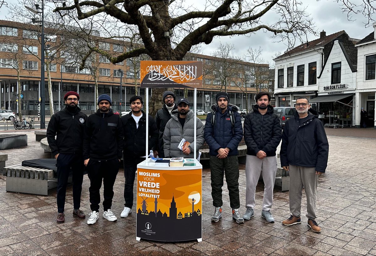 SchiedamAMJO's tweet photo. De boodschap van vrede en begrip delen door middel van dialoog. 🕊️✨

#Islam #Vrede #Dialoog #Schiedam https://t.co/c36sw306yv