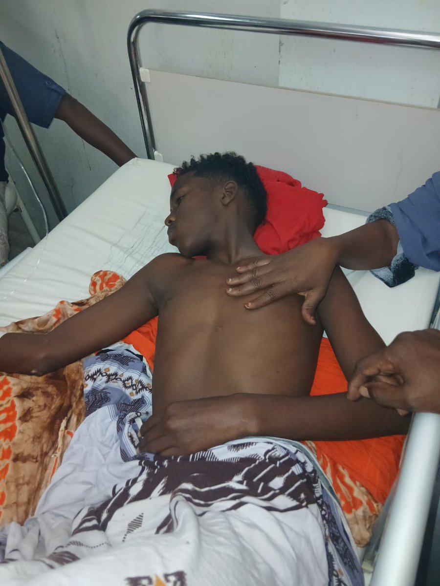 Cabdalleaxmed's tweet photo. 🚨Disturbing images: these are young people shot in Mogadishu by Somalia government forces attempt to steal land from the local community in #Heliwaa, Mogadishu.
Hospital officials are telling us many of the injured were shot from short distance with deadly weapons.
@ICRC_Africa @UNTMIS_ @francescaDM_EU @EU_in_Somalia @UKinSomalia @US2SOMALIA
