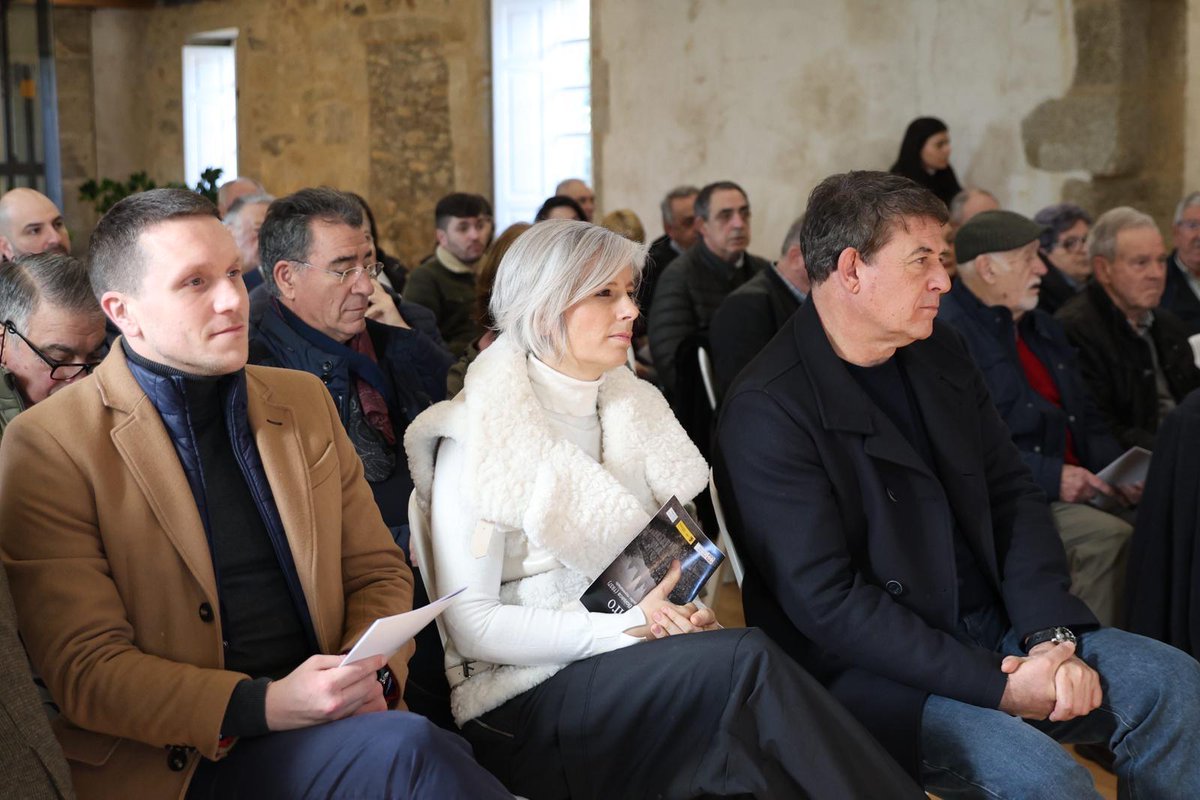 psdegprovcoruna's tweet image. Hoxe inaugurouse a xornada de homenaxe ás persoas boirenses fusiladas no cemiterio de Boisaca, un exercicio de lembranza e reflexión colectiva nos que están a participar historiadores, familiares das vítimas e representantes institucionais.

#MemoriaDemocrática #PSdeG #Boiro