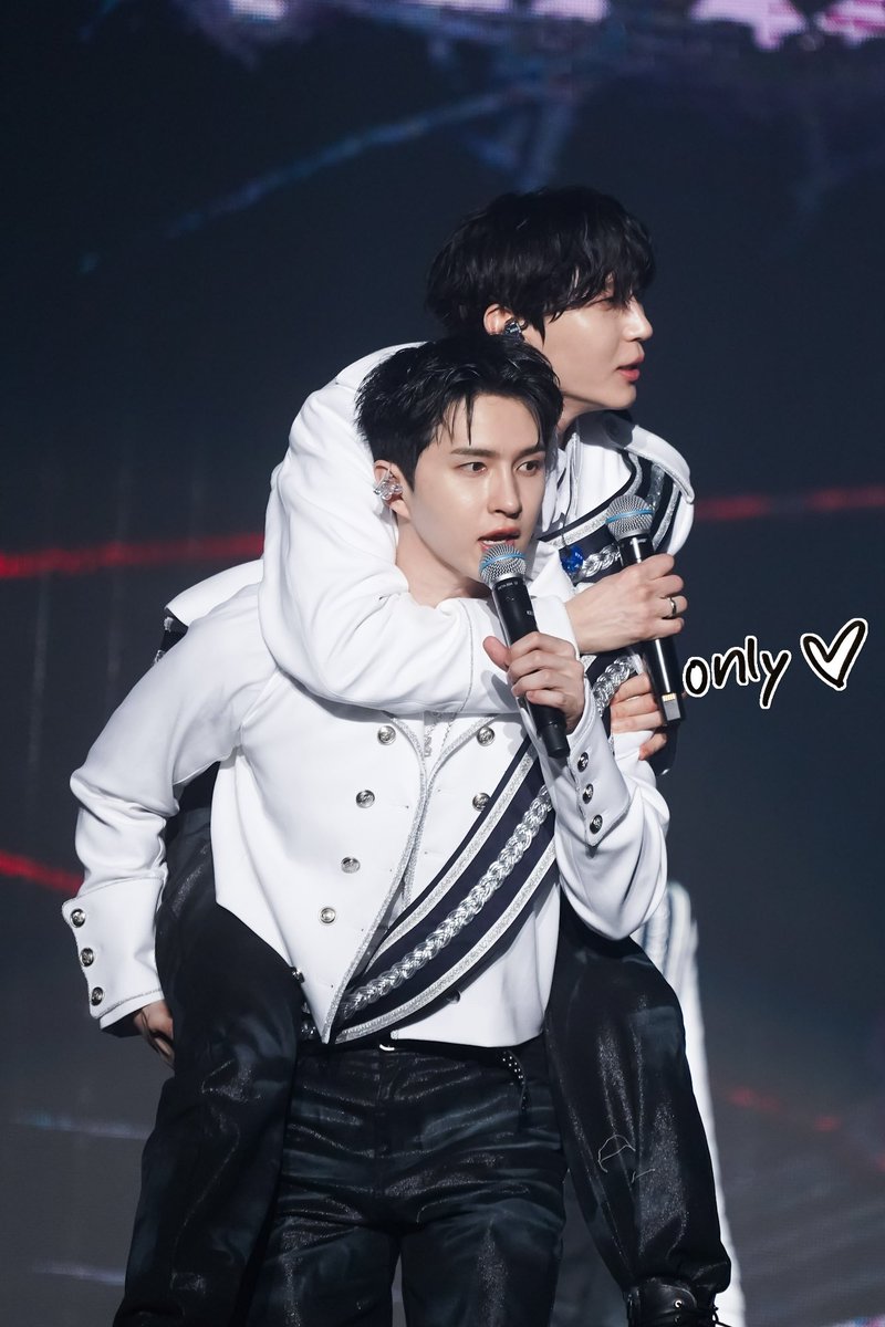 OnlyJaehwany's tweet photo. 260221 팬콘 프리뷰 #KEN #켄 #이재환 @jaehwany0406 

코어짱 재화니 💪 https://t.co/CPfkZS2eUY