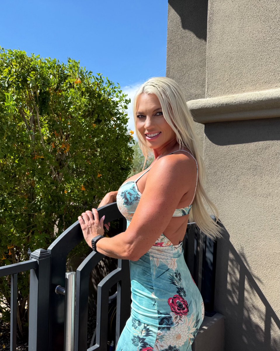 Basking in the sun! ☀️ 💃

How’s the weather where you are? 🌧️☀️❄️

#sun #saturday #blonde