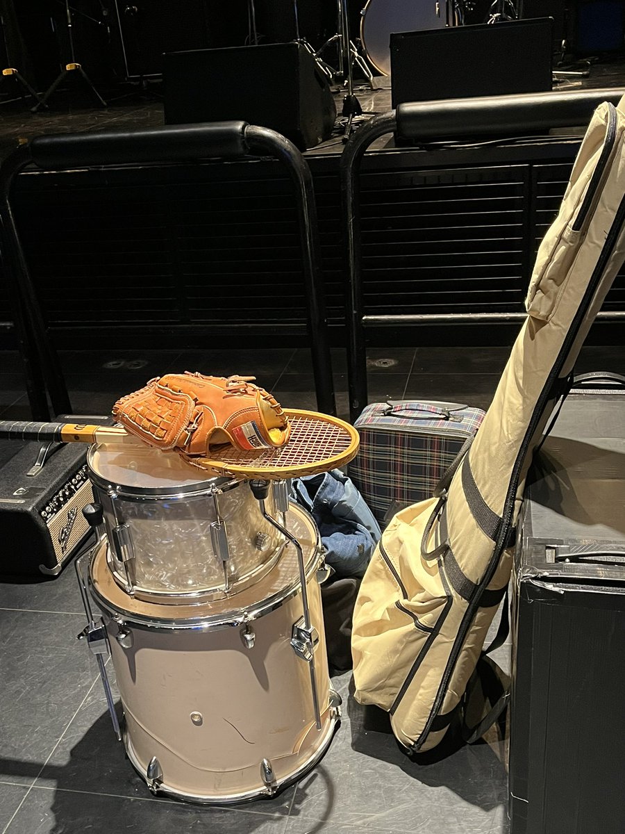 ノックは無用！3打目
50回転ズは懐かしいような、でもロックンロールで楽しかった！少々耳をやられつつ…後攻、デキシード・ザ・エモンズ。キャーキャー叫んでくれる友達が隣に来てくれて、心置きなくキャーキャー！めちゃめちゃカッコよかった！まだ耳はボワーっとしてる。日深凖がんばれそう！