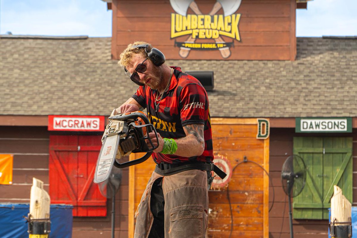 Paula Deen's Lumberjack Feud Supper Show tweet media