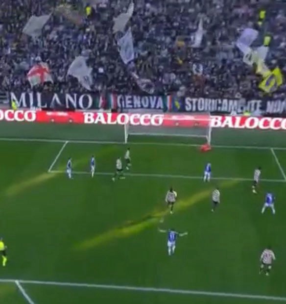 #JuveComo
La #Juve più brutta della stagione in campionato viene presa a pallonate dal #Como di #Fabregas
Per #Spalletti é crisi vera, Fischi assordanti a fine gara. Non basta l’ennesima papera di #DiGregorio a giustificare la debacle