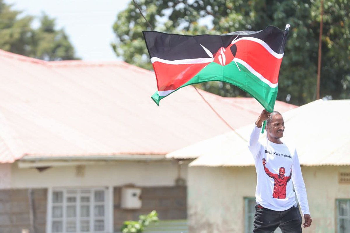 Frediethuz's tweet photo. You killed his BODY but you didn't kill his SPIRIT. Baada ya Baba ni Babu.

Babu Owino my brother keep going we're behind you. TIBIIM!

Sifuna. Kakamega. Teargas. Cs Opiyo Wandayi. Orengo. Osotsi. Linda Mwananchi. Siaya. Gachagua.

#LindaMwananchi https://t.co/ucNk94ICl5