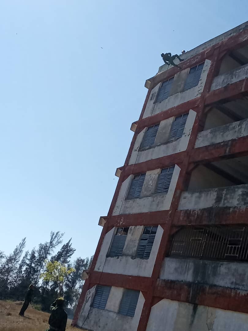 Excelente jornada, estudiantes de la #UCM_LT  desarrollaron en el dia de ayer la preparación combativa para la defensa 
#SomosFEU 
#UnidosXCuba 
#100AñosConFidel