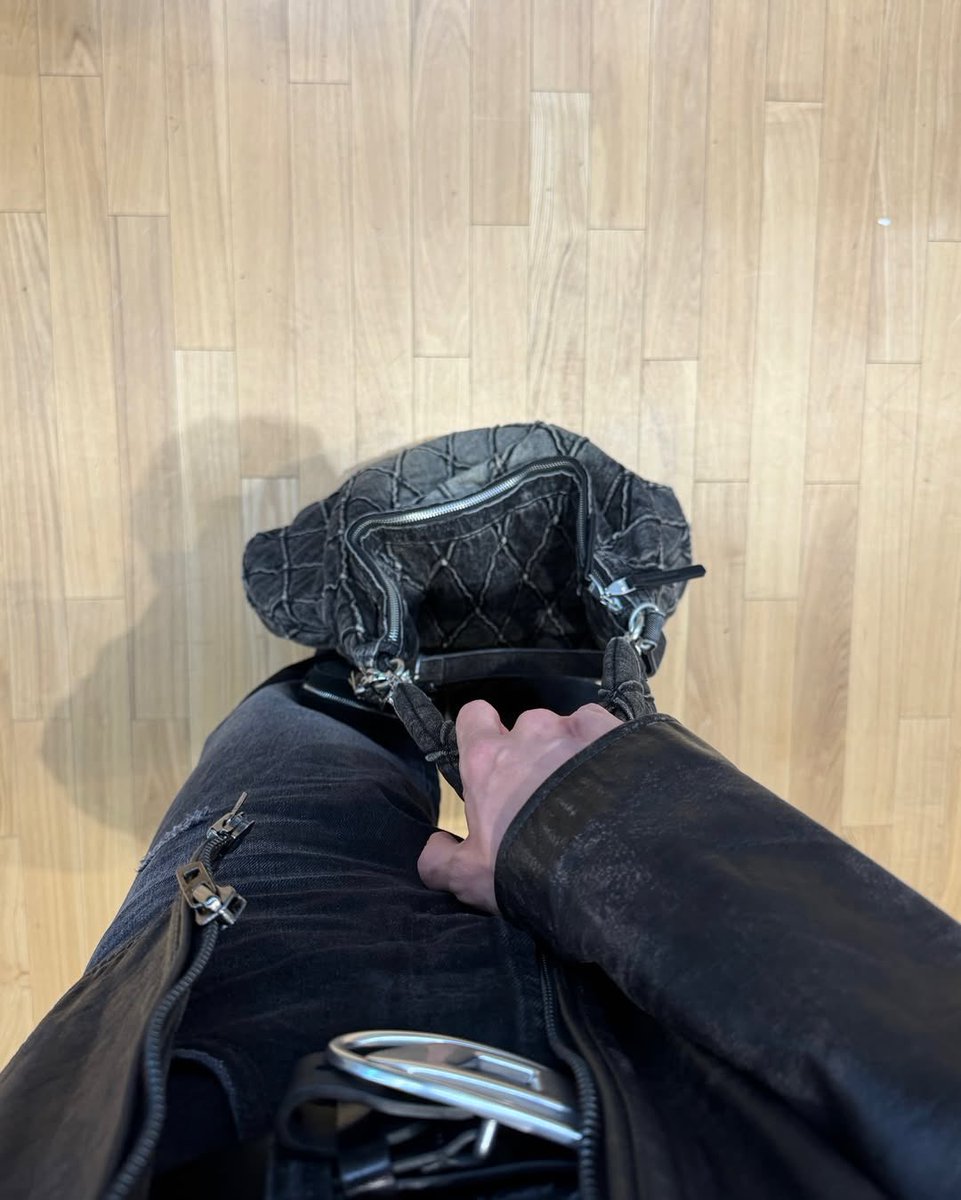 idk about other hotteoks but I definitely feel like a feral dog rn seeing these pictures of yh