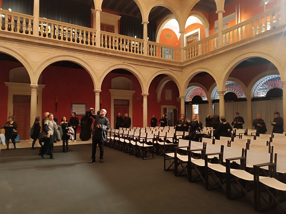 Ya en #Sevilla preparando el concierto de esta noche ...