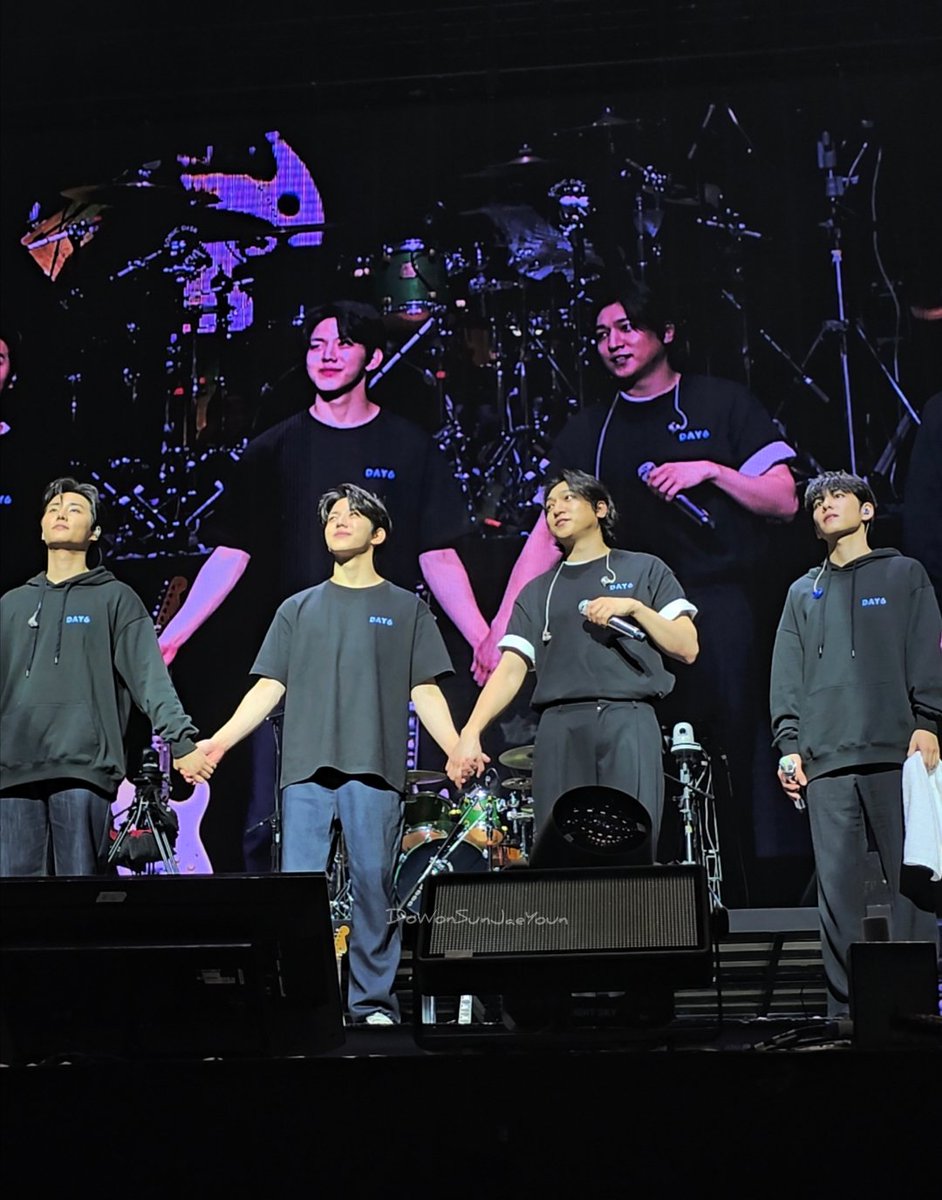 DoWonSunJaeYoun's tweet photo. HAPPY ANNIVERSARY FOREVER YOUNG MANILA 🥹🥹🥹

#DAY6ForeverYoungMNL_Day365 https://t.co/8mr91uDLIz