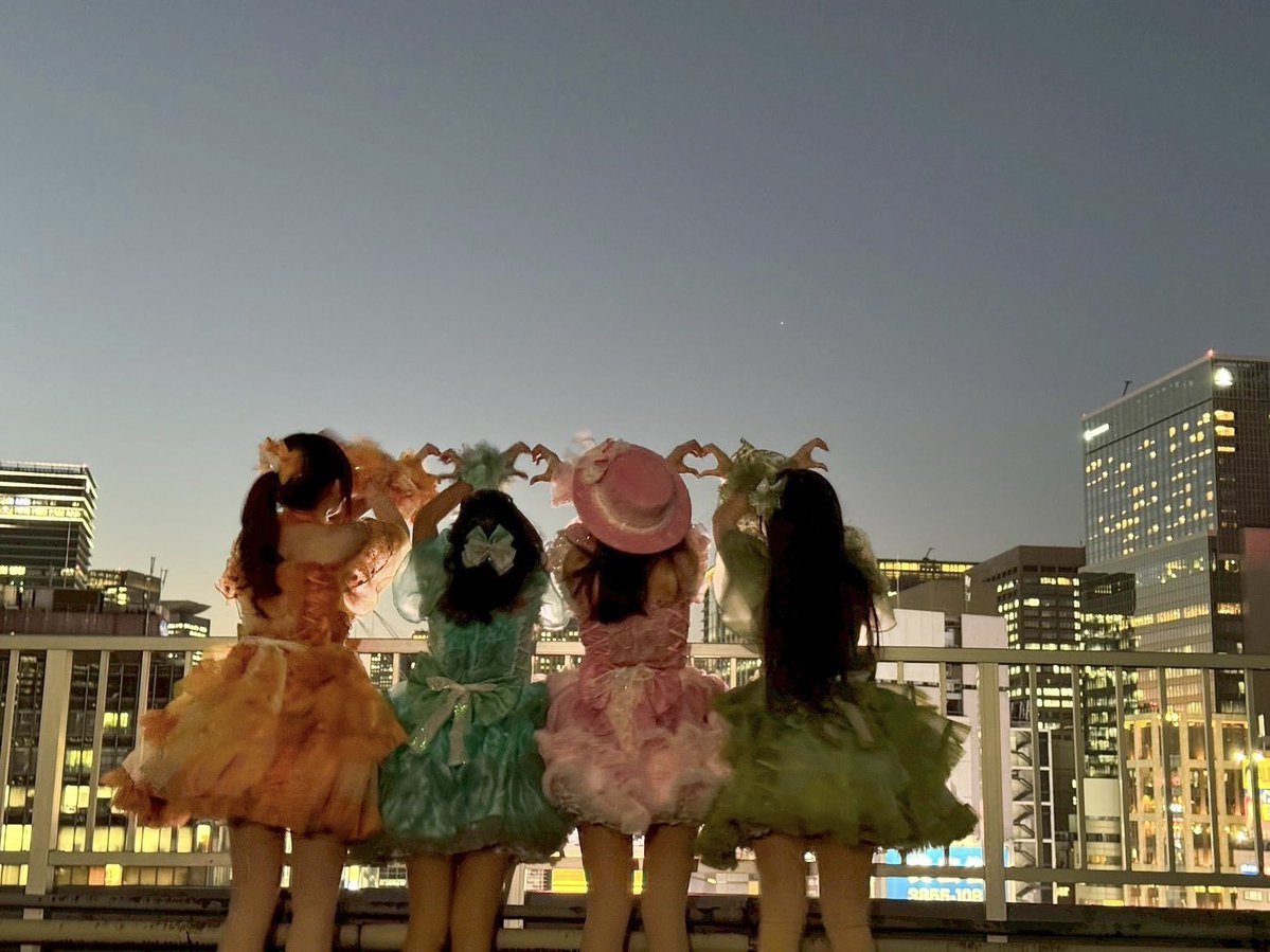 Bareng terus, ya? 🧡🩷🩵💚