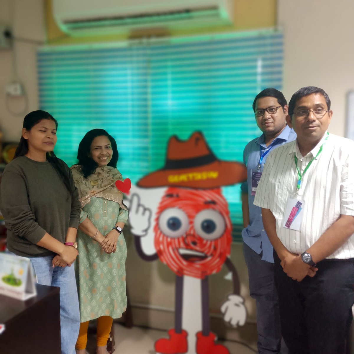 prashbio's tweet photo. Pleasure being hosted by @cbm2577 and her lab. Wonderful interaction with students as PhD fellow @Bobek_Soham97 from our #SystemsGwnomicsLab gives a lucid presentation on #CAProstate #CAPCI efforts we are building through @bioclues @gyanc7
Thank you for a great hospitality. https://t.co/NA582b7yKN