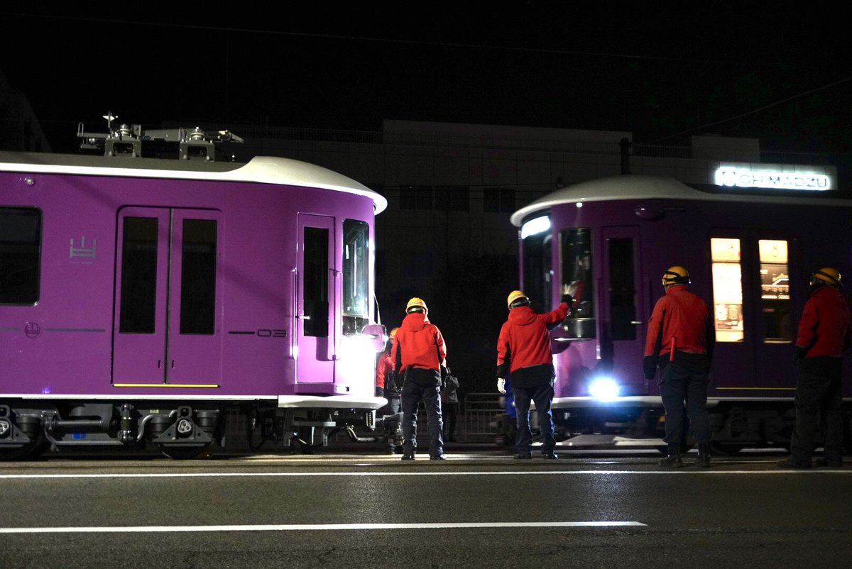 K_FKA2T's tweet photo. 先日は3両目のKYOTRAM、03号の搬���へお邪魔しました。
車庫内では分かりませんが本線上では初めてのKYOTRAM同士の連結走行となりました。
嵐電の歴史がまた1つ動いたように思います。 https://t.co/QdiVzJKk3t
