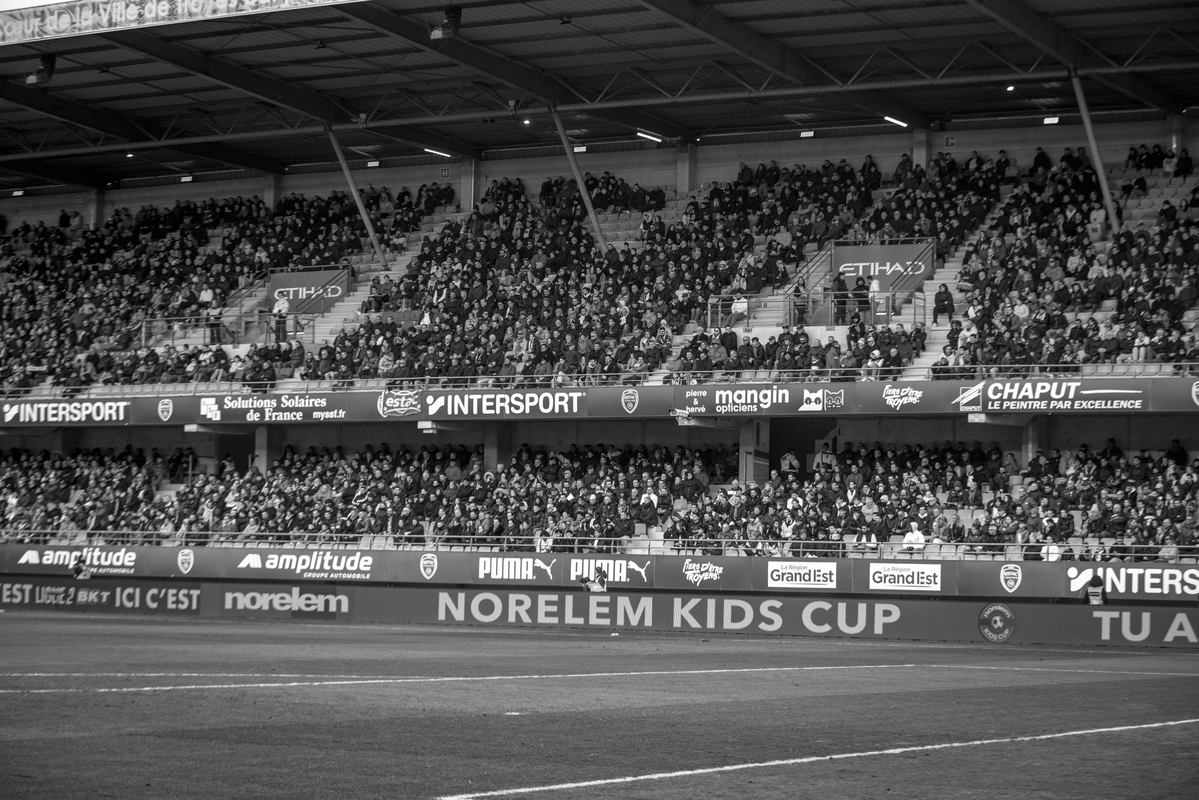 L’ESTAC a appris avec une immense tristesse le décès d’une de ses supportrices à l’issue de la rencontre opposant nos Troyens à Pau ce samedi.

Dans ce moment douloureux, l’ensemble du club tient à adresser ses pensées les plus sincères et son soutien à sa famille, à ses proches