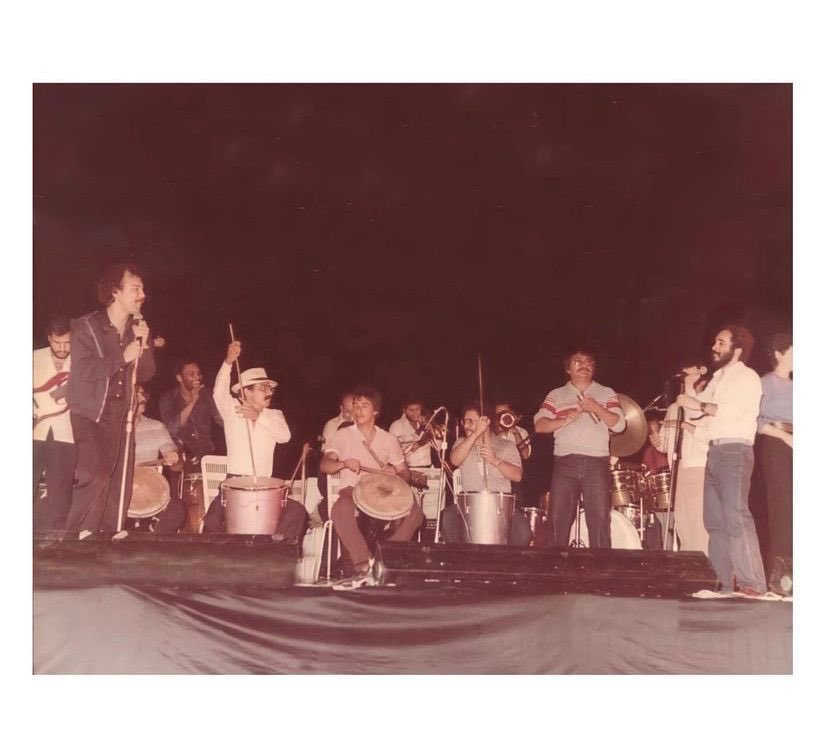 <a href="/rubenblades/">Rubén Blades</a> Aquí estabas con Willie Colón en Maracaibo tocando gaitas junto con el recordado Astolfo Romero al que podemos apreciar tocando el furro al lado del charrasquero en esa foto.