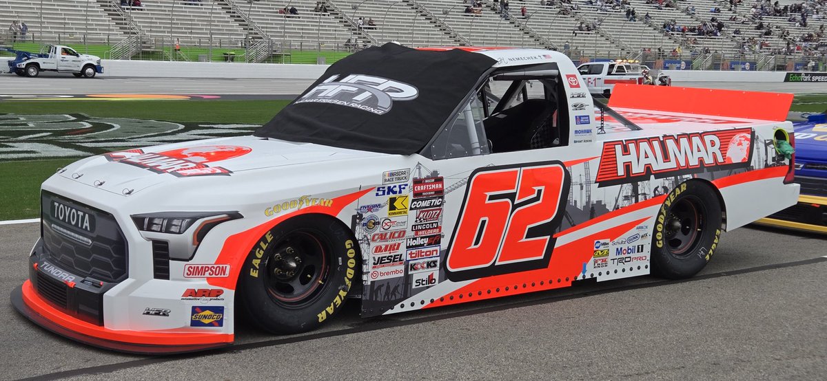 Cool approach being taken by the Halmar Friesen trucks this weekend. Black and white. Both look sharp