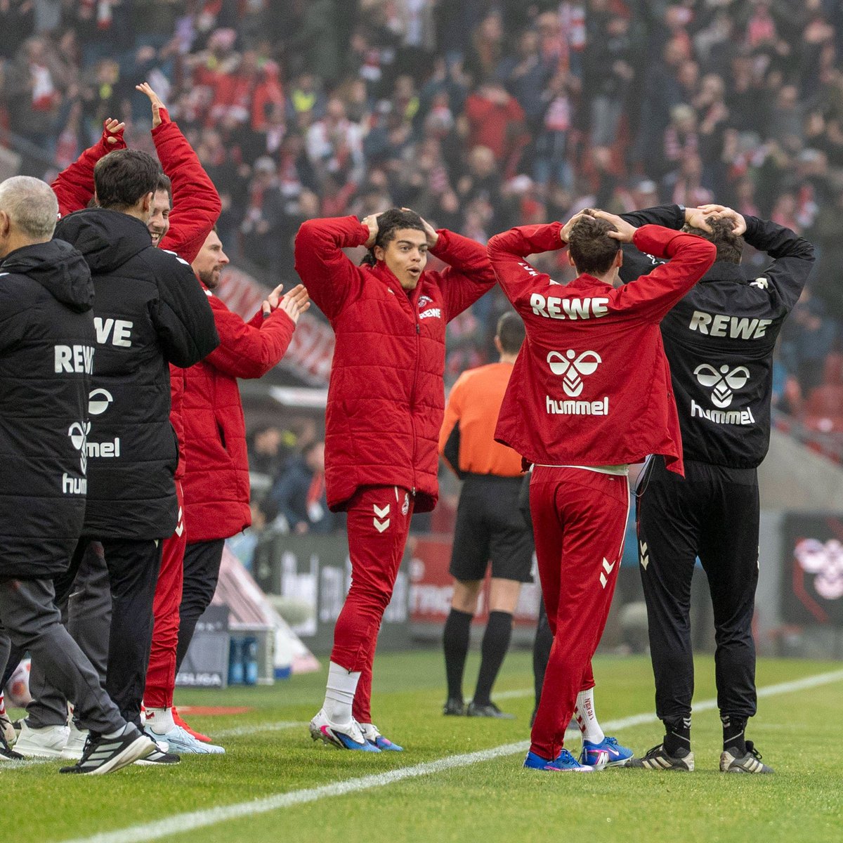 📸لاعبو كولن بعد تسجيل روغنر اشي الهدف الرائع 

#KOETSG