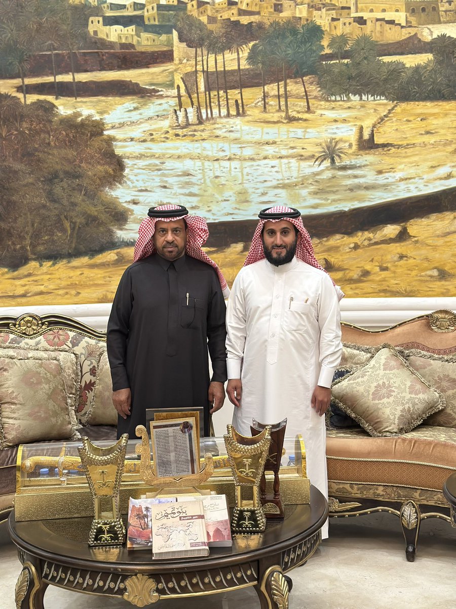 abolujaine's tweet photo. شرفنا الشاعر العَلم لافي الغيداني
وأثرانا بـ أبياته @lafihmud 

لاتعتذر ياللي تمر اهل تمير
ولو اعتذرت العذر ما يقبلونه

امن الكرم ما يقبلون المعاذير
والضيف لوهو عجل ما يطلقونه

على الكرامة والدلال المباهير
يقلطون الضيف ويكرمونه

بني تميم..وساكنه من مناعير
انشهد ان المدح يستاهلونه https://t.co/G7PmHH8B3P