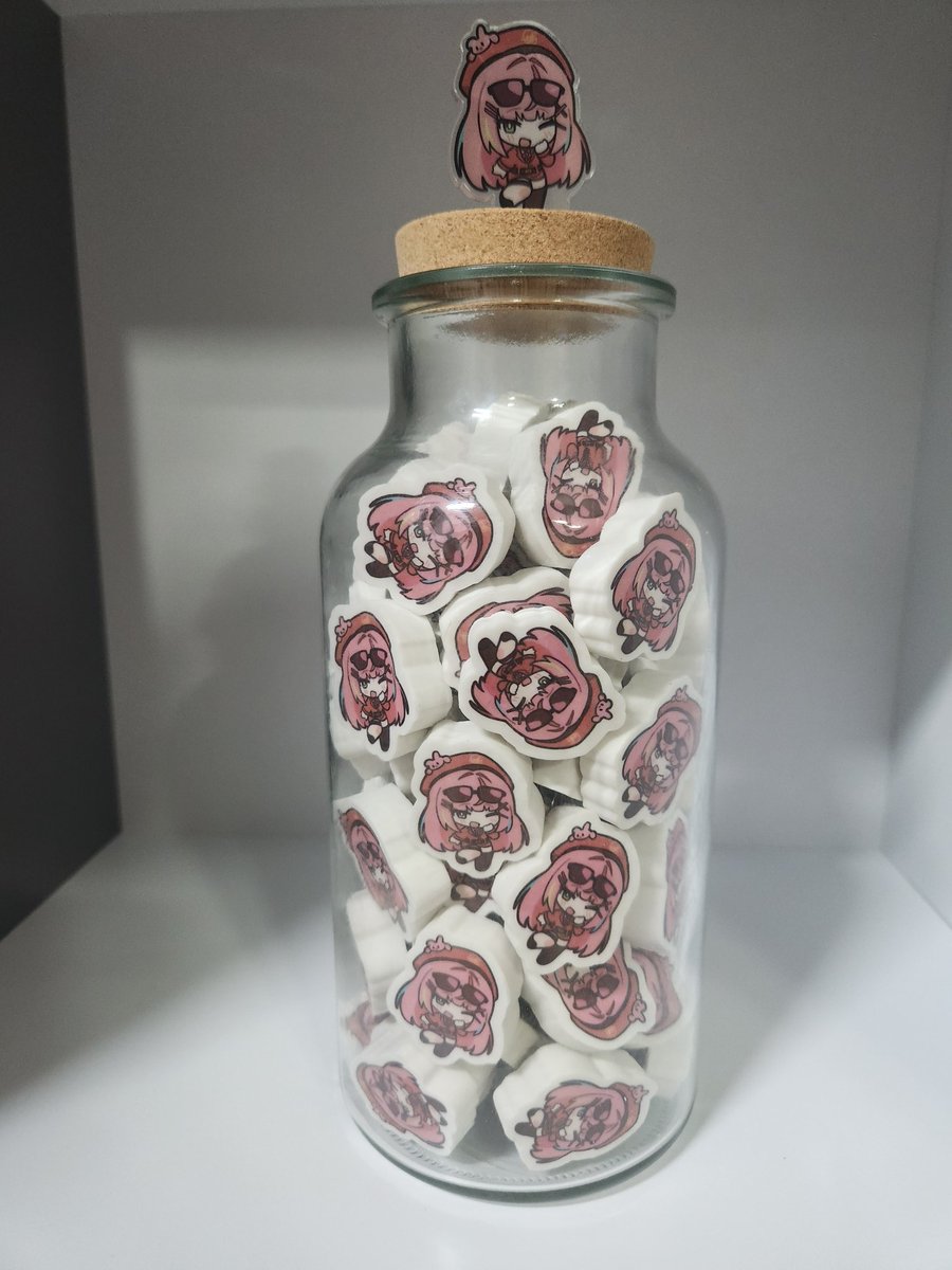 #Nanart_
팝업에 있는 지우개병을 보고만든 나나만 들어있는 나나 지우개병!!