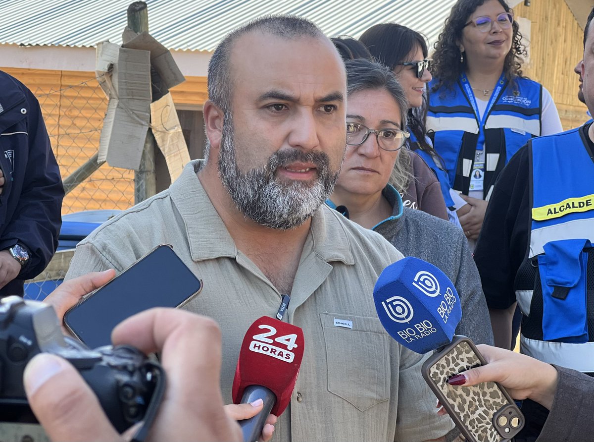 MOPBiobio's tweet photo. Junto a la comunidad avanzamos en la rehabilitación del SSR de Lo Tato 🚰.
El Delegado @DPRBiobio, Eduardo Pacheco junto al alcalde de Concepción Héctor Muñoz  y el seremi Hugo Cautivo, informaron cronograma para recuperar el sistema de agua potable tras los incendios forestales. https://t.co/JfrjkWa9mL