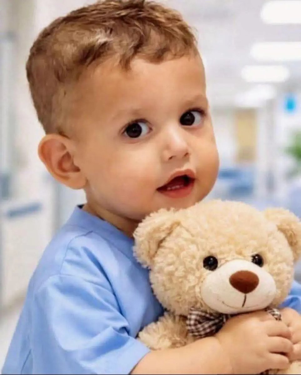 Dovevi correre felice nei parchi ,sporcarti  di sabbia ,giocare al mare  ,fare scorpacciate di nutella ,aspettare babbo natale a Dicembre e l' estate a giugno .
Dovevi ridere a squarciagola, ma soprattutto Dovevi vivere  .
Oggi i nostri cuori fanno crack 💔.
Buon viaggio Domenico