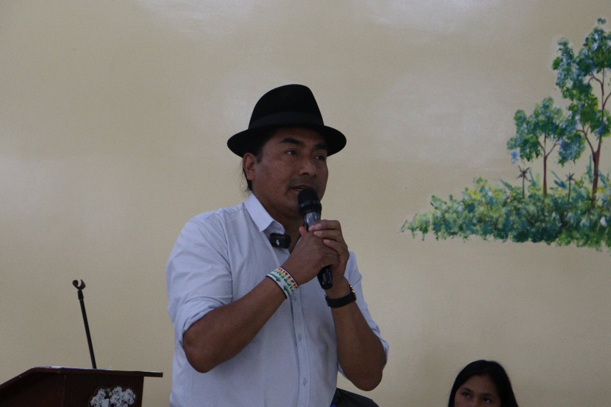 LeonidasIzaEc's tweet photo. Agradezco la invitación de la Nacionalidad Kichwa de Pastaza @pakkiru_org a participar como ponente en el Taller Internacional sobre Derechos Indígenas y Mercados de Carbono en la ciudad de Puyo, provincia de Pastaza. Tuvimos la oportunidad de compartir con hermanos y hermanas de los territorios Kichwa y de Abya Yala nuestras visiones sobre un tema que genera un debate que debe ser abordado por las organizaciones desde la base de nuestro principio de Autonomía y Libre Determinación. 

También pude intercambiar ideas con la hermana Vicenta Jerónimo de la histórica organización CODECA de Guatemala, un gusto poder hermanar nuestros lazos de unidad y de lucha por un horizonte común de liberación de nuestros pueblos frente a las amenazas y atropellos que el capitalismo impone en todos los territorios de América Latina.