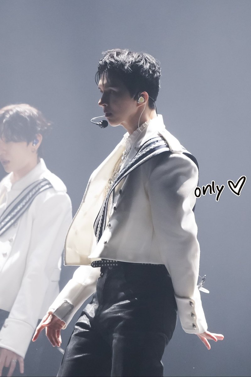 OnlyJaehwany's tweet photo. 260221 팬콘 프리뷰 #KEN #켄 #이재환 @jaehwany0406 

Black out 💛 https://t.co/hIuxXphI4y