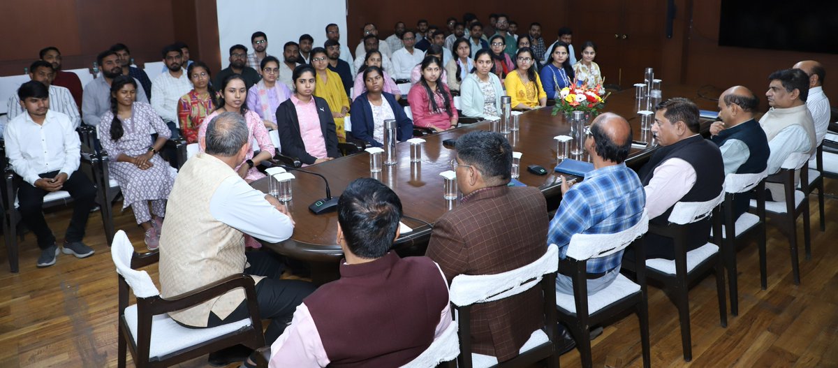 The session provided an opportunity for interaction, guidance, and inspiration as the young engineers begin their professional journey with the organization.