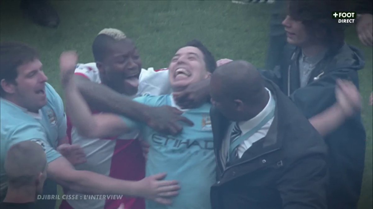 Tolisso qui célèbre avec Pierre Sage après avoir mis le CSC du titre lensois à la J34