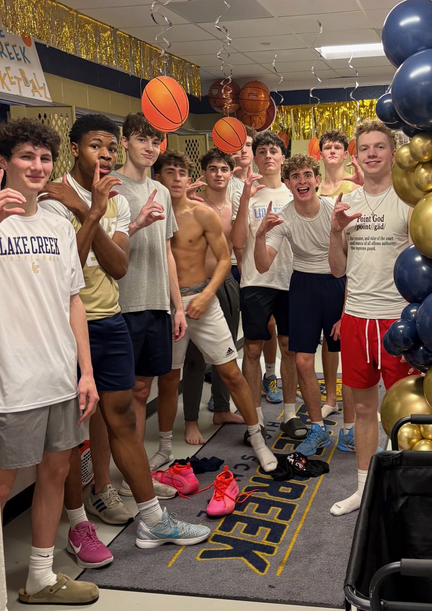 Thank you Lake Creek Moms for decorating our lockerroom for playoffs! 💙💛