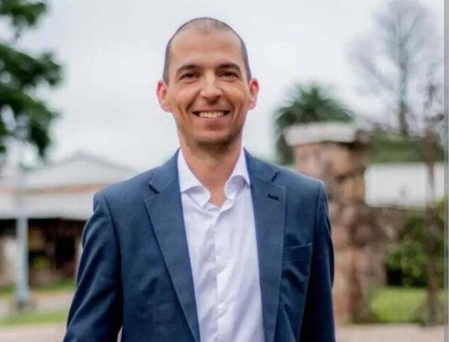 La caripela de los Diputados que votaron en contra de los laburantes y representan a Córdoba cobrando sueldos de más de 7 millones de pesos por mes ,son Libertarios
●Enrique Lunch
●Marcos Patiño Brizuela
●Belen Avico
●Luis Picat