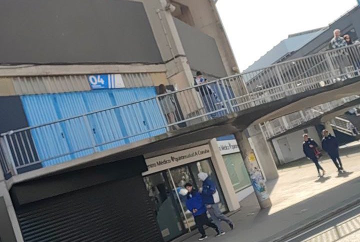 Alguén moi servil aos poderes económicos decidiu quitar varias das faixas que o deportivismo deixou nos arredores do estadio. Non nos calarán!