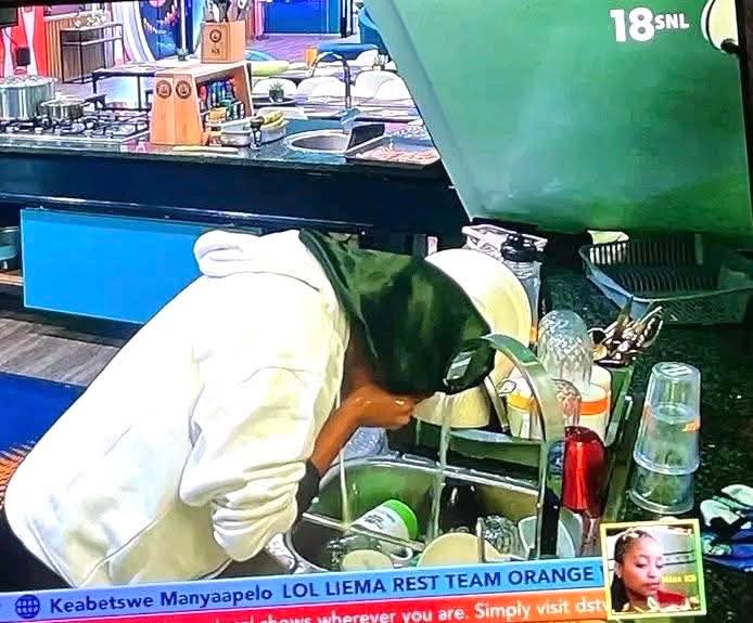 Oh nooooo thandeka😫😰😳

#BBMzansi
#BBMzansi6
#Bazozwa