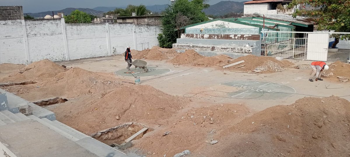 📚Gracias a la suspensión definitiva otorgada en el juicio de amparo que promovimos en 2024, por <a href="/PertenecesAC/">Perteneces</a>, esta semana comenzaron los trabajos para la construcción de la techumbre en la cancha de la Escuela Primaria Rafael Ramírez Castañeda, en Acapulco, Guerrero, la cual