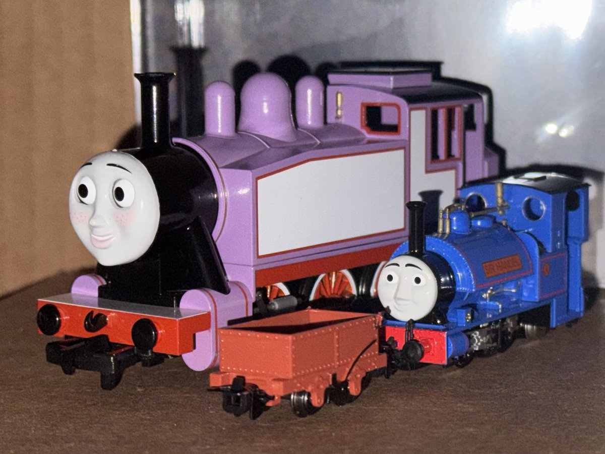 Train tweet because I have no new finished pieces atm 

I got these for a discount most ppl would dream of yet I still feel robbed of $150. How do model train mfs do it man this is ridiculous