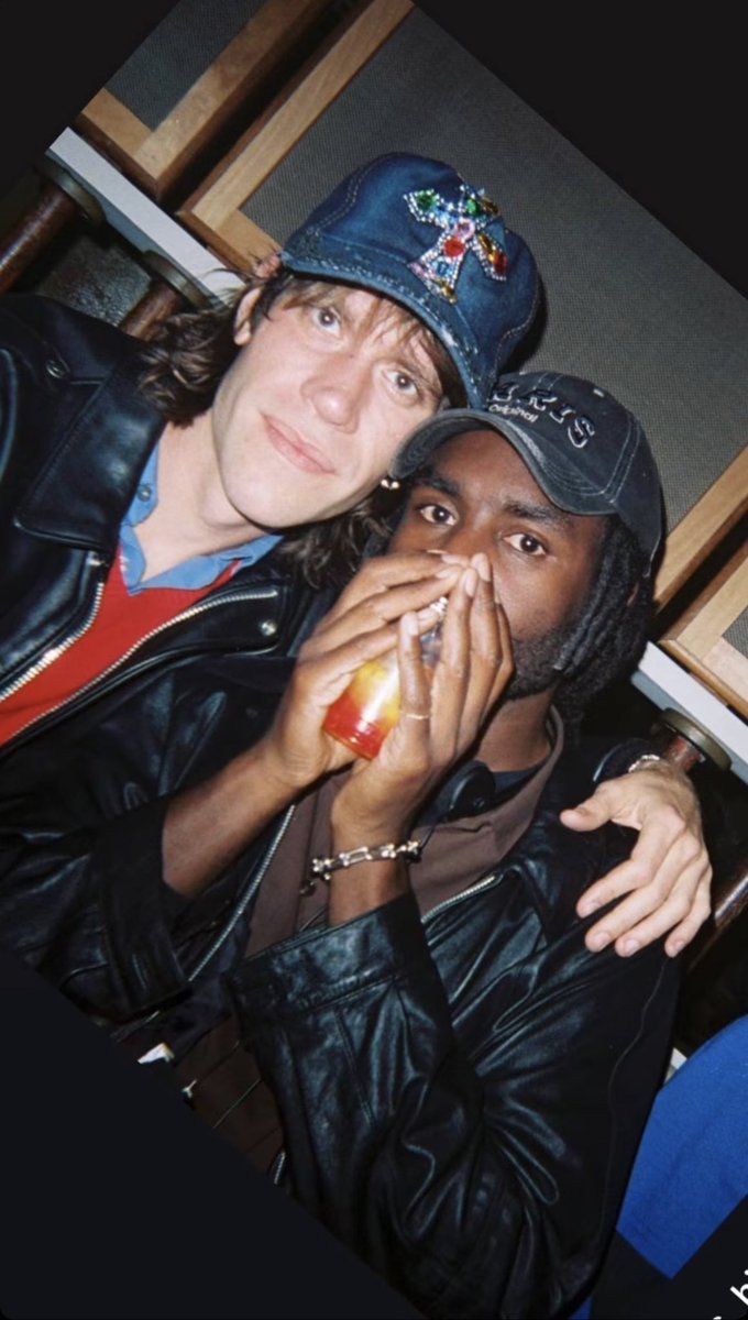 FanHynes's tweet image. 🩸🍊🎧🔁FanHynes Vault Vintage Blood Orange and Friends… #BloodOrange #DevHynes #DevonteHynes #FanHynes #FanPage #devdataset #devdayeveryday🩸🍊🎧🔁