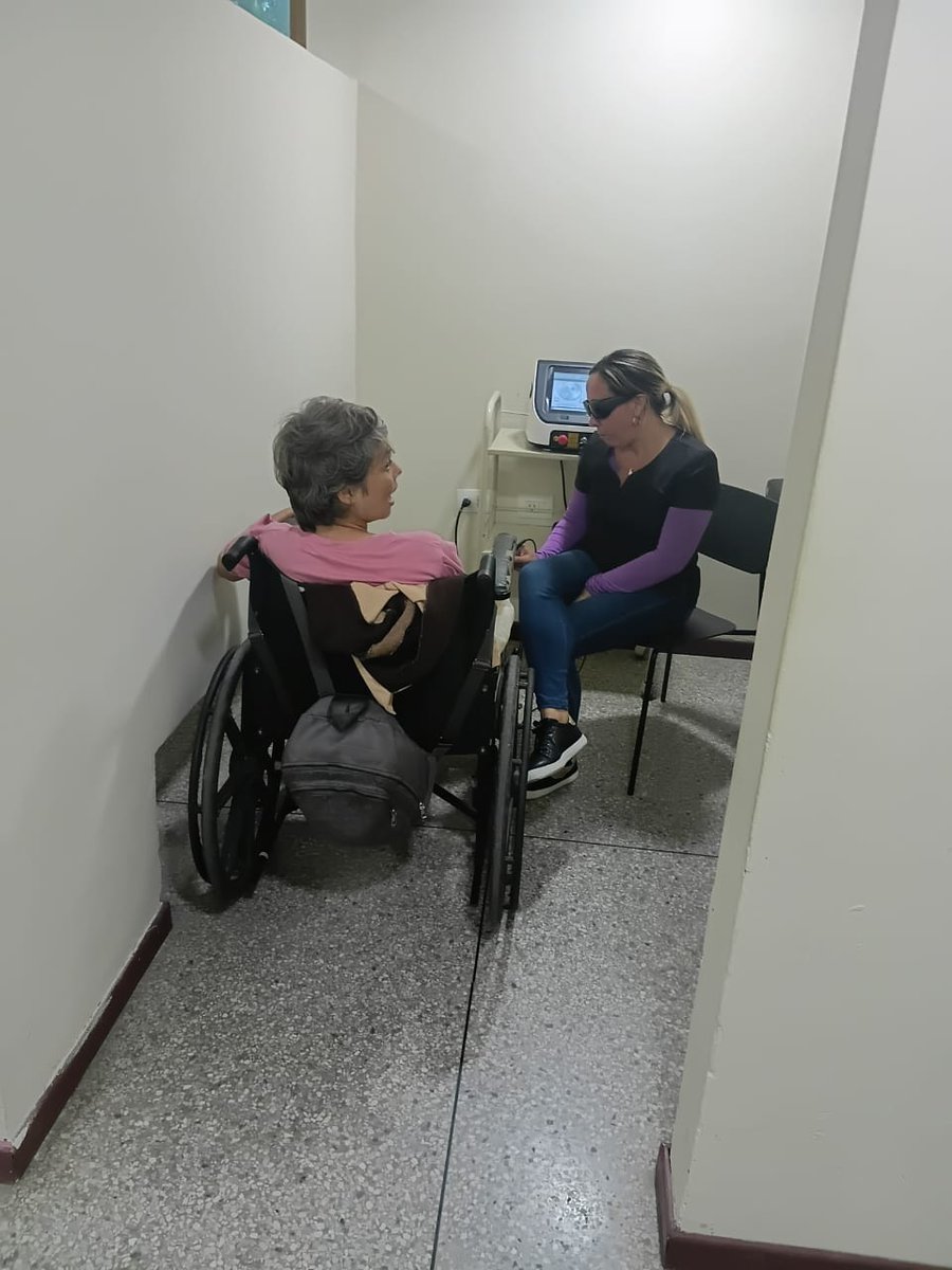 Servir a través de la medicina es una misión que se honra con disciplina, sensibilidad y profundo amor por cada ser humano. 💙👨‍⚕️👩‍⚕️Centro de Diagnóstico  Integral Ramón Rojas Salazar.
#CubaCoopera #CubaPorLaVida <a href="/EspartaNue31703/">Brigada Médica Cubana Nueva Esparta</a>