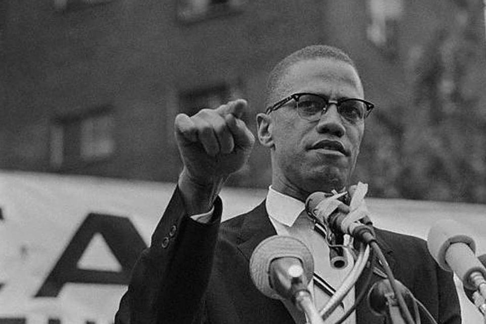 Tal día como hoy hace 61 años fue asesinado Malcolm X: "Si no estáis prevenidos ante los medios de comunicación os harán amar al opresor y odiar al oprimido". Más vivo que nunca.